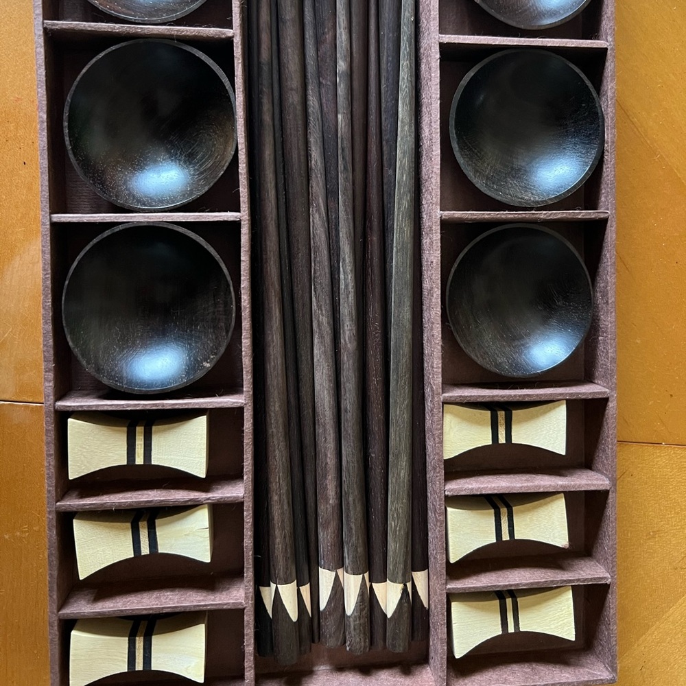 Sushi serving set